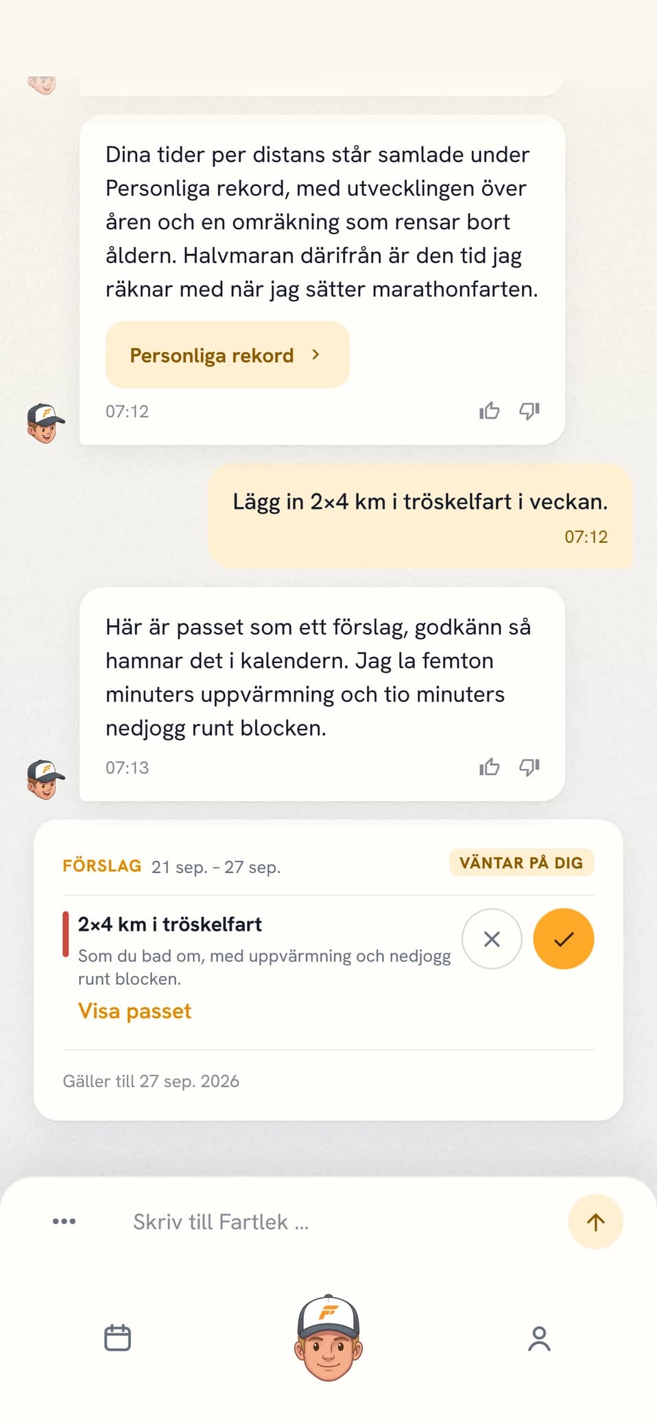 Veckoöversynens förslagskort i chatten, med godkänn och avslå per rad