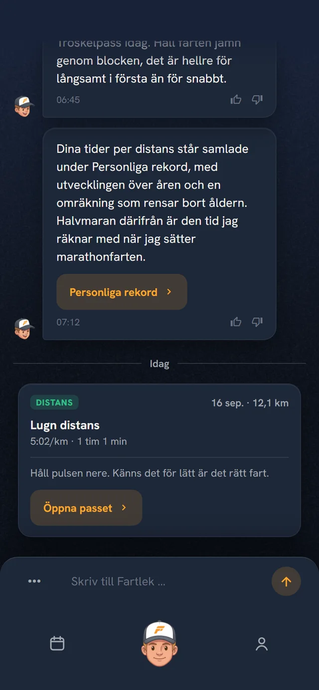 Chatten i Coach Fartlek 3.0 med coachens meddelanden och dagens pass som kort